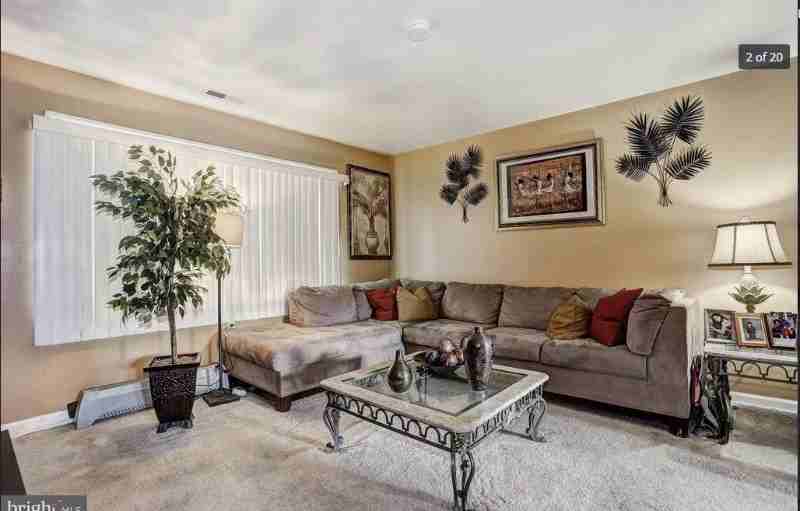 2615 Hallam Ct - Photo 2 of 19