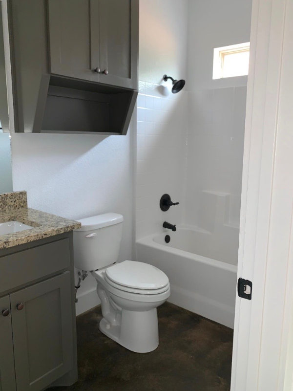 1003 W 2nd St #B - Photo 7 of 11