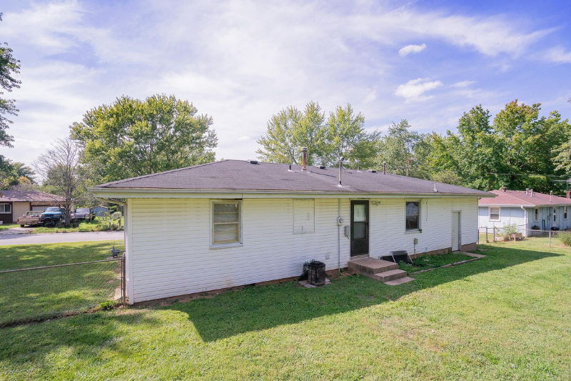 706 Spruce St - Photo 2 of 16