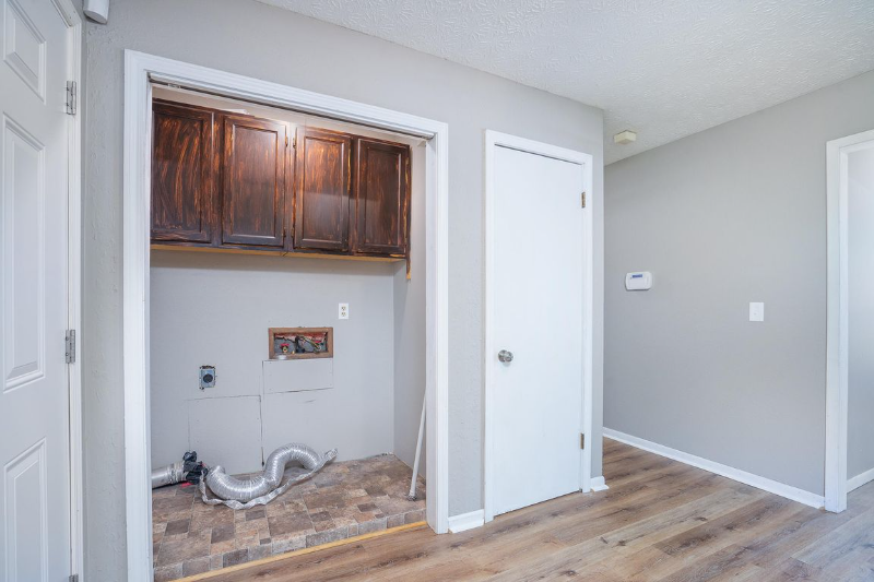 706 Spruce St - Photo 4 of 16