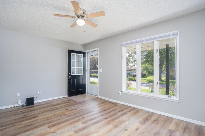 706 Spruce St - Photo 7 of 16