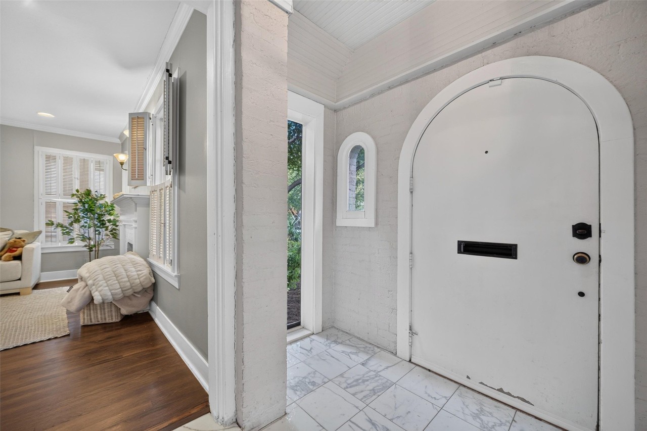 5630 Vanderbilt Ave - Photo 4 of 37