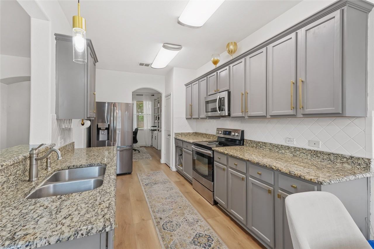 1006 Partridge Dr - Photo 4 of 10