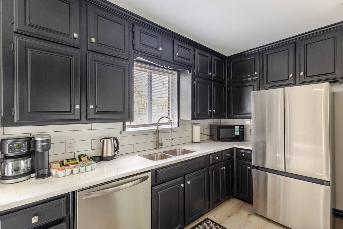 916 Acorn St - Photo 7 of 32