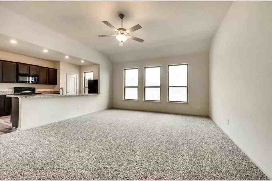 816 Mallorie Ln - Photo 2 of 13
