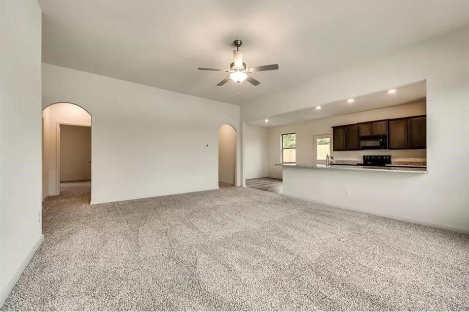 816 Mallorie Ln - Photo 3 of 13