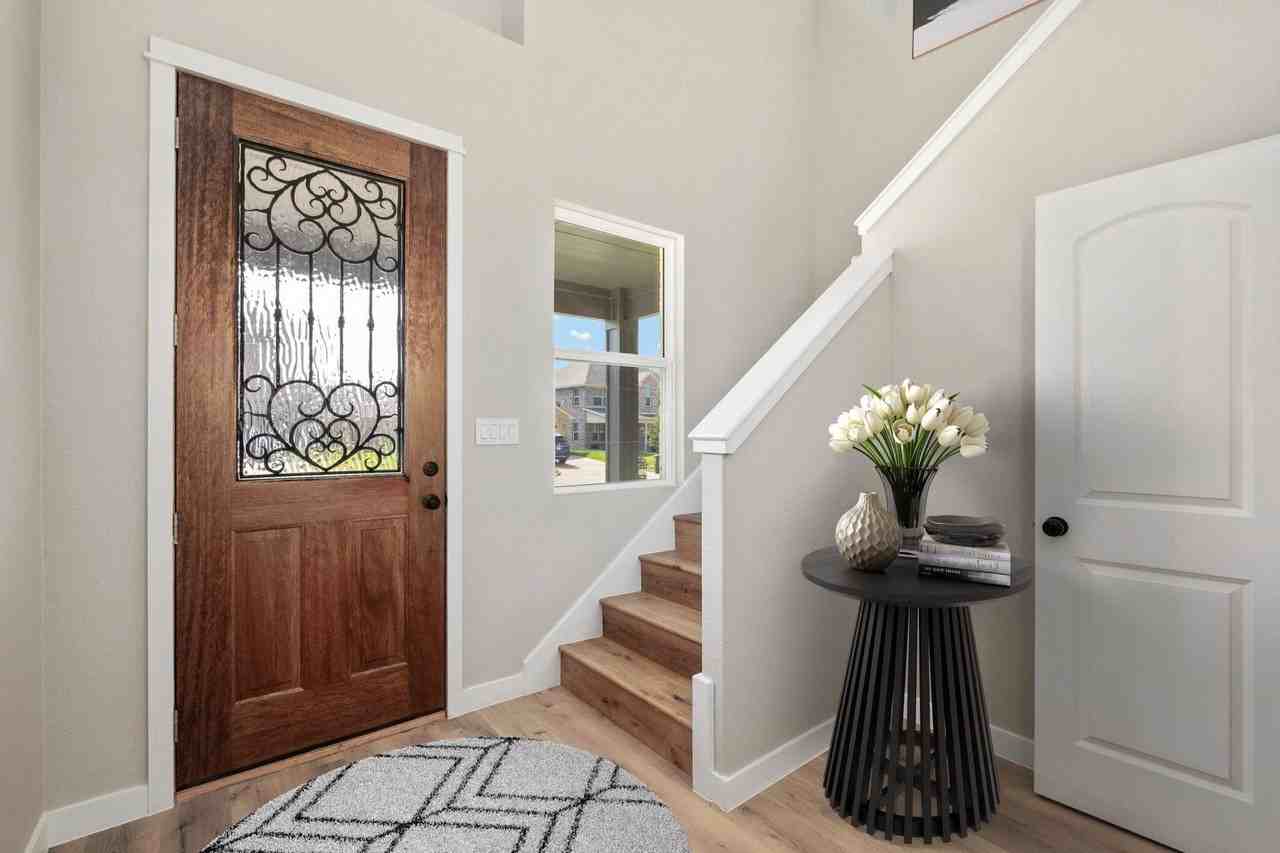 108 Brooks St - Photo 2 of 28