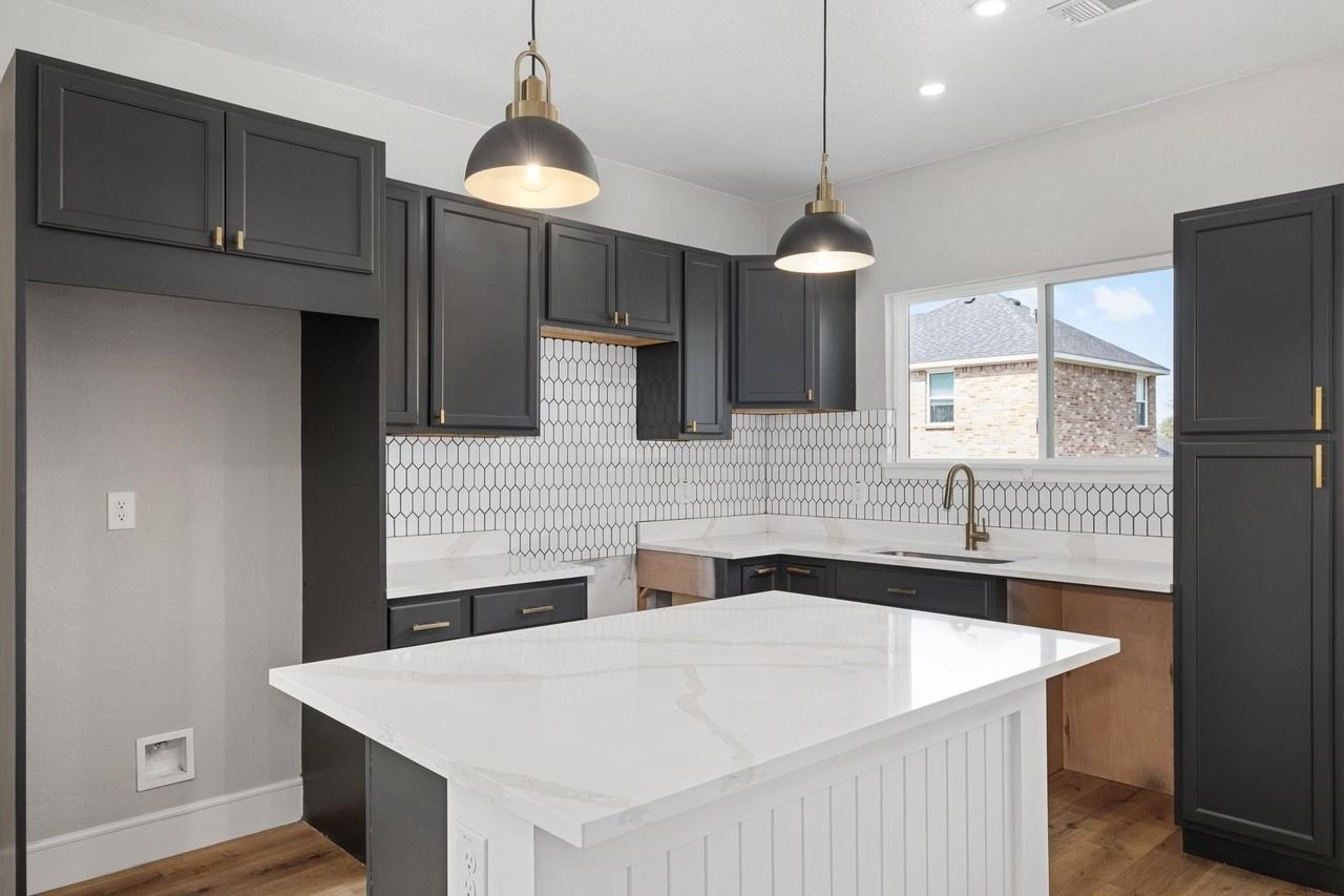 108 Brooks St - Photo 5 of 28