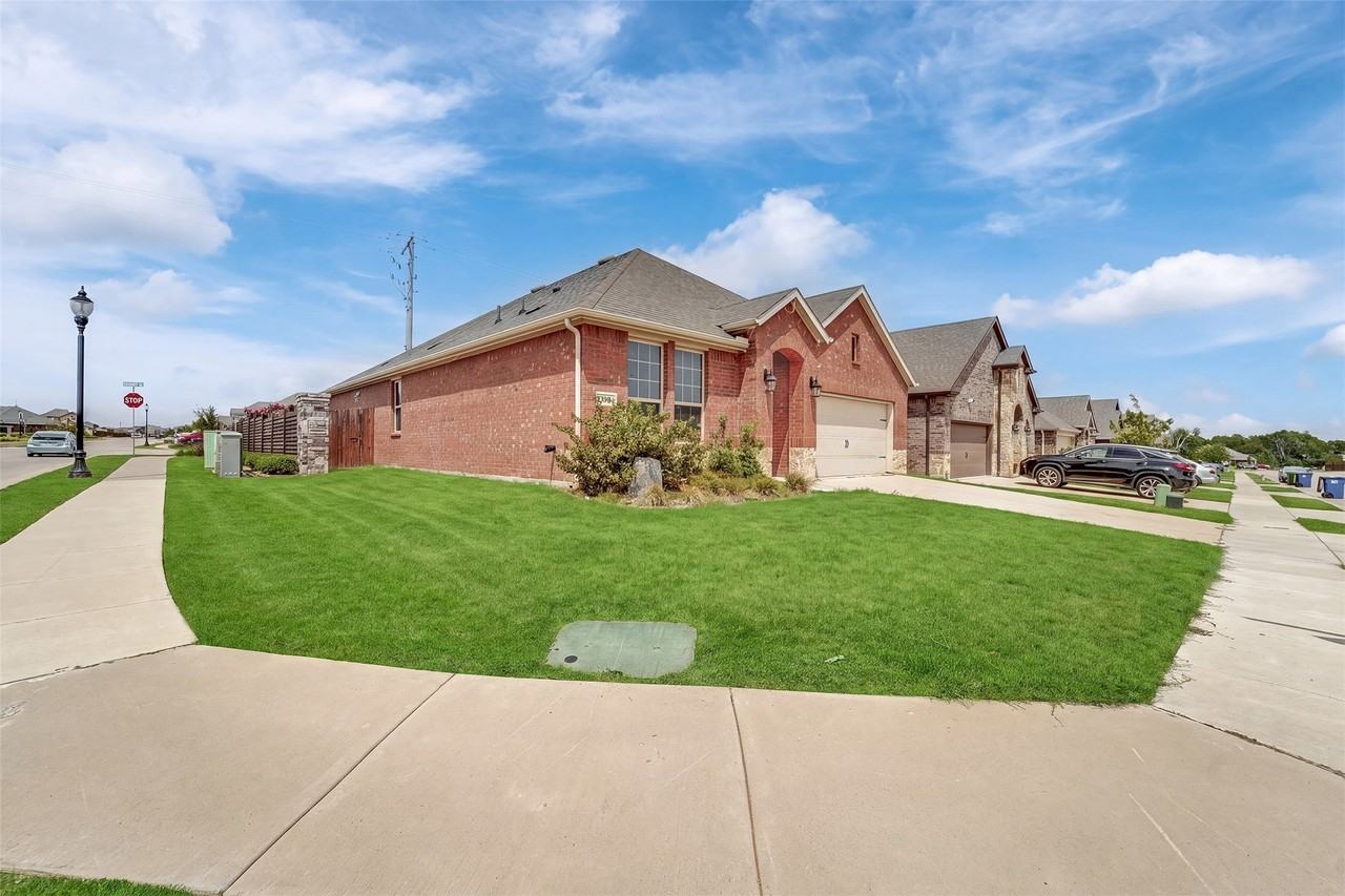 3303 Brady Starr Dr - Photo 2 of 34