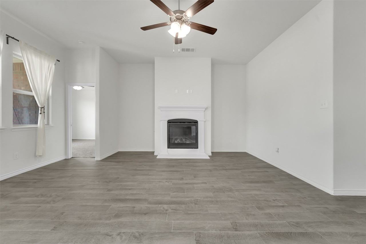 3303 Brady Starr Dr - Photo 4 of 34