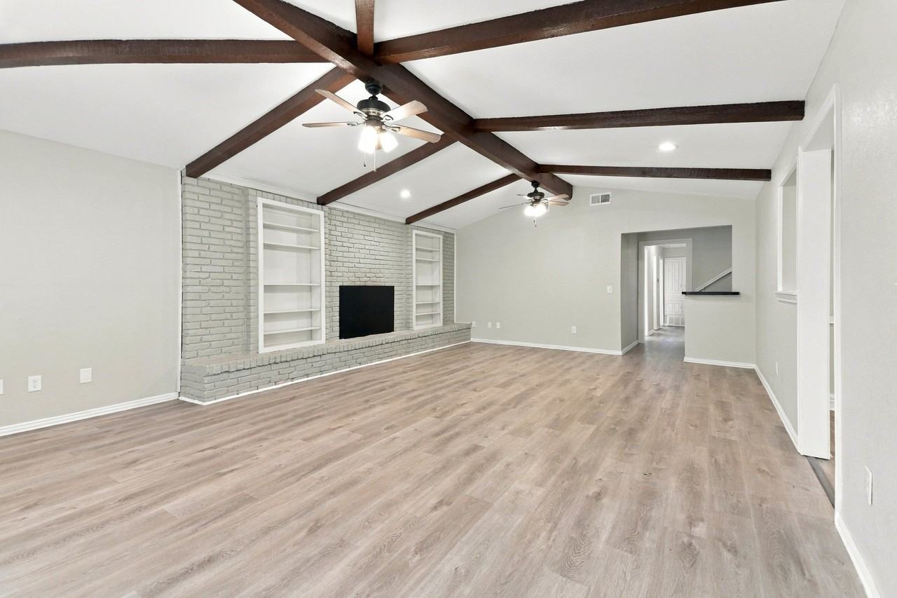 2865 Meadowbrook Dr - Photo 2 of 19
