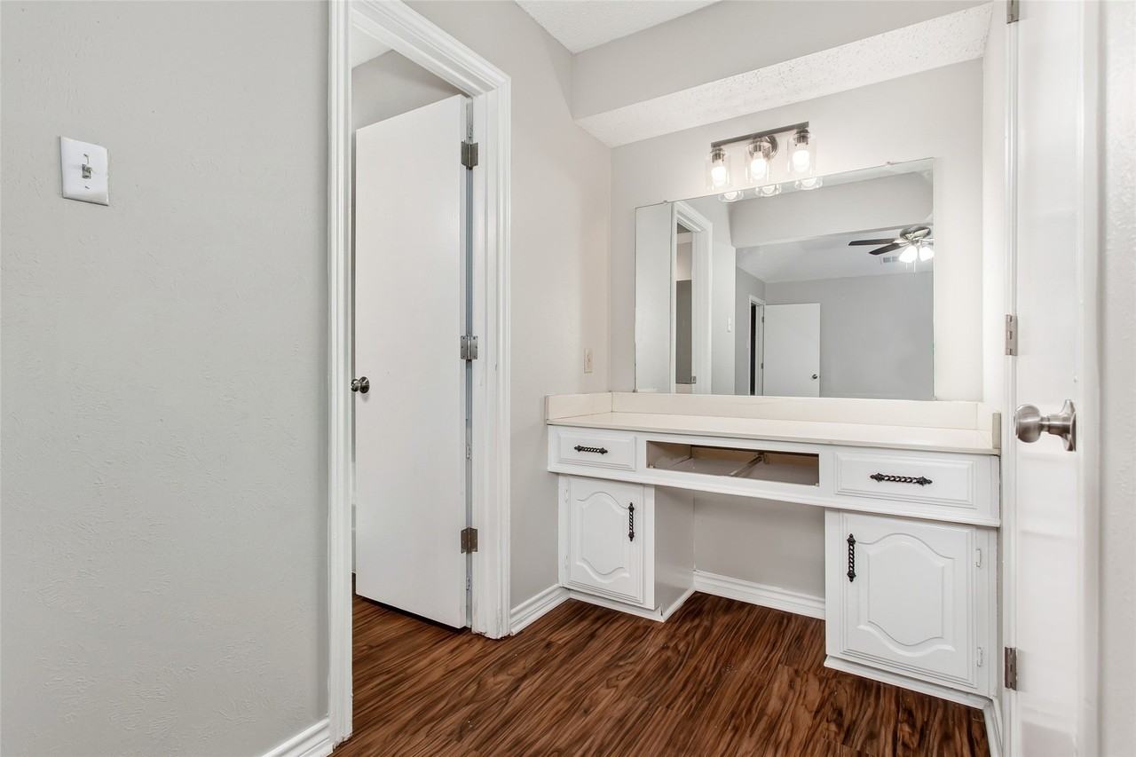 136 Shadybrook Dr - Photo 5 of 32