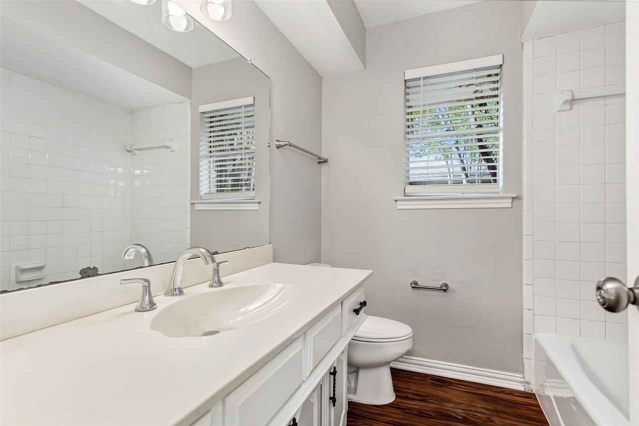 136 Shadybrook Dr - Photo 6 of 32