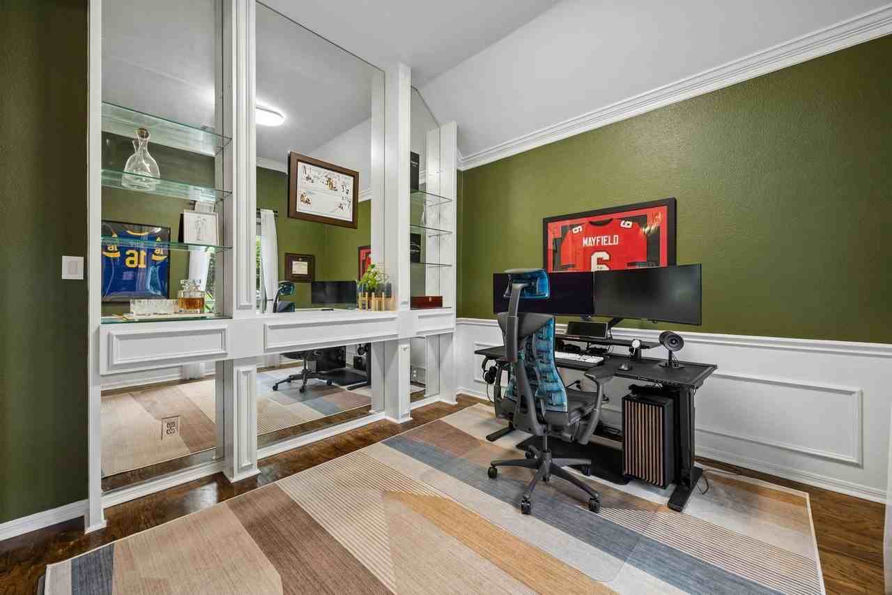 3104 Congress Ave - Photo 5 of 32