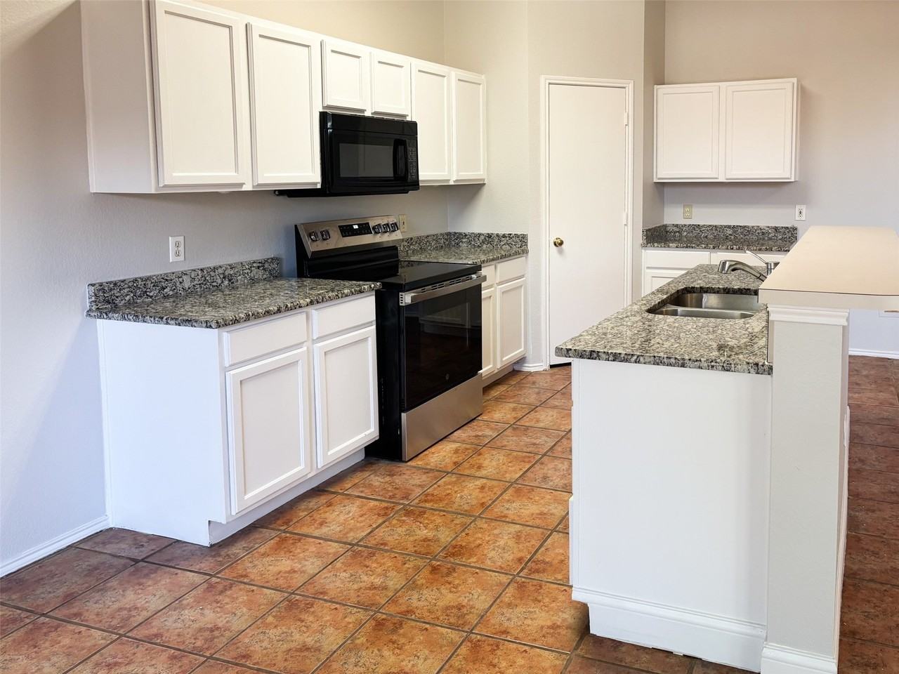 2317 Acorn Bnd - Photo 2 of 14