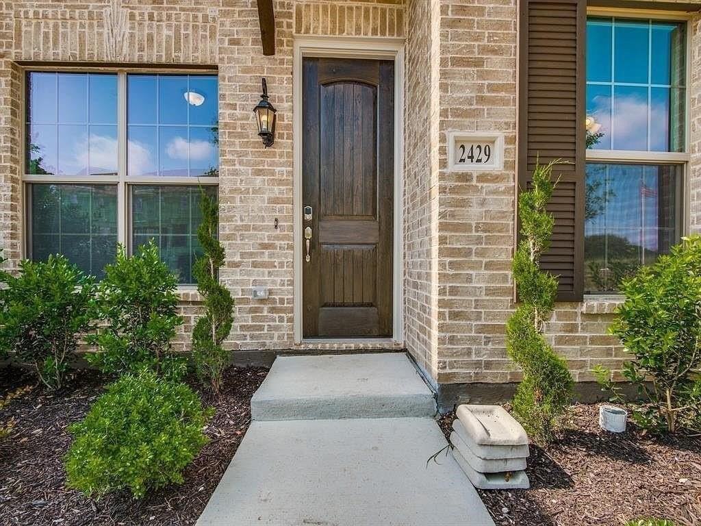 2429 Merriweather Ln - Photo 2 of 24