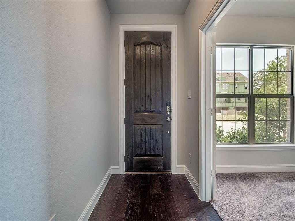 2429 Merriweather Ln - Photo 3 of 24