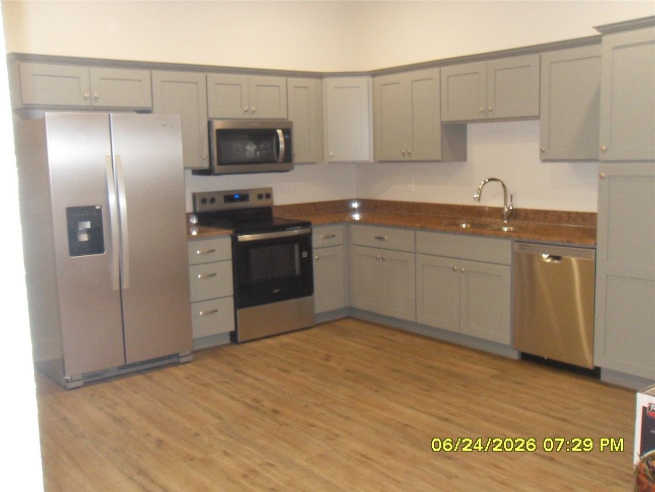401 W 4th St - Photo 3 of 20