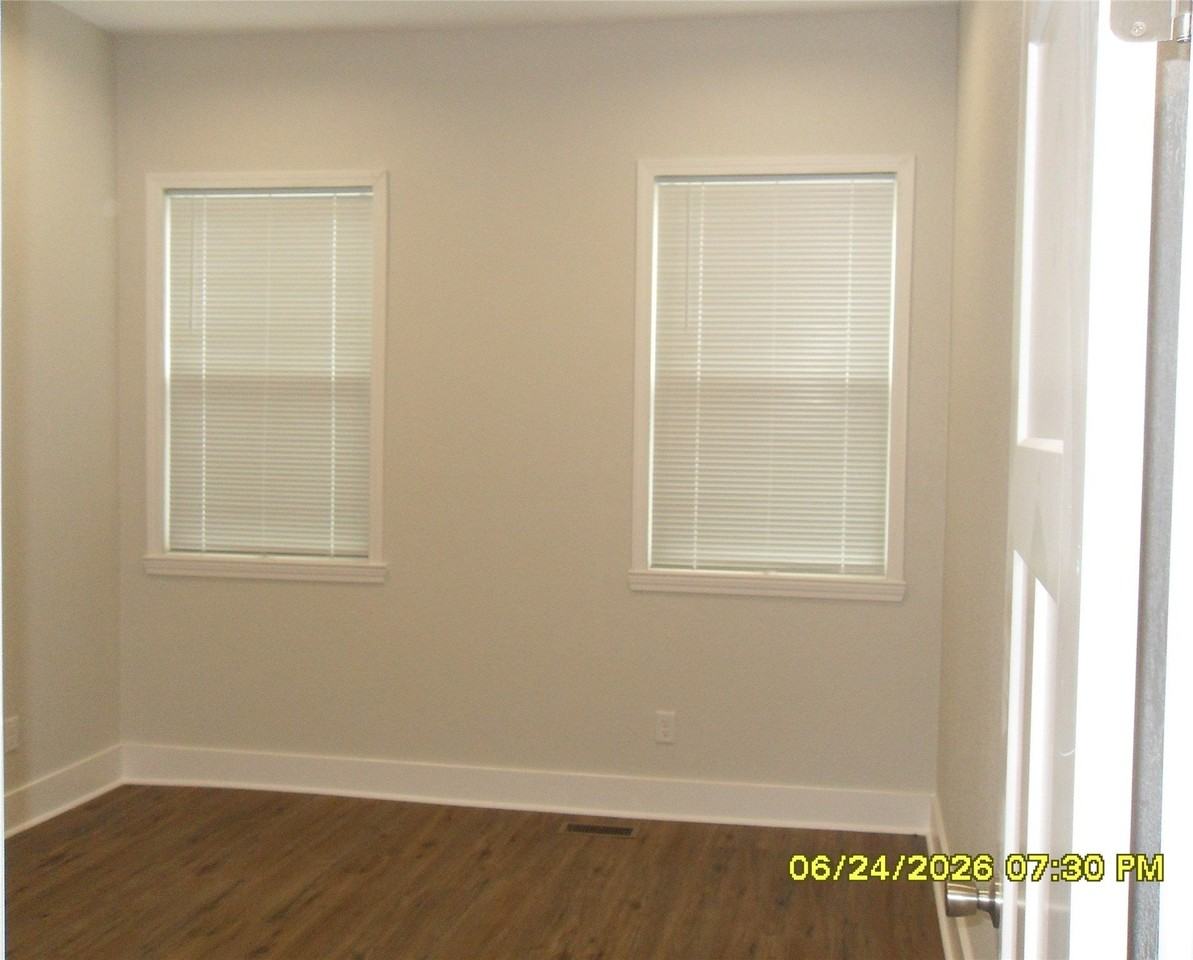 401 W 4th St - Photo 5 of 20