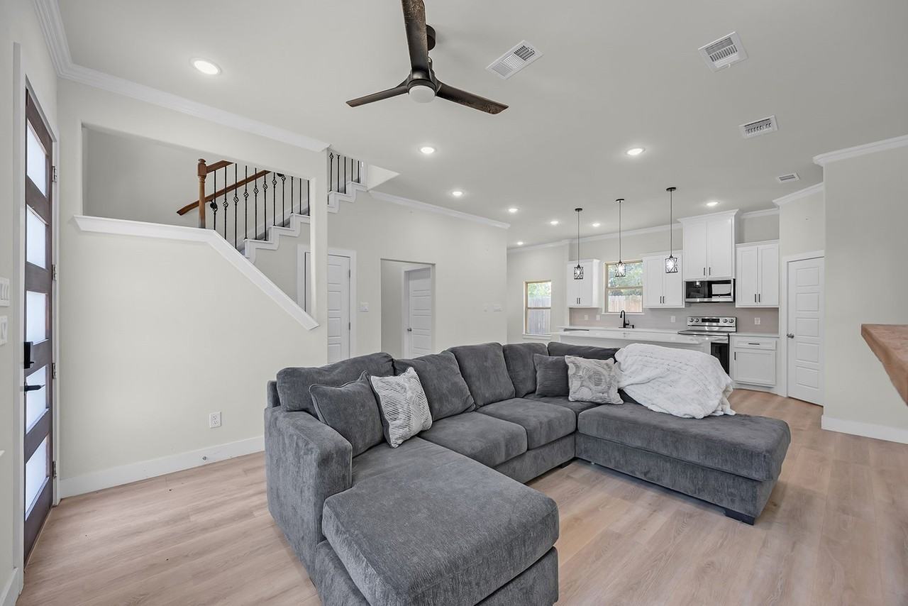 5511 Black Pine Cir - Photo 4 of 27