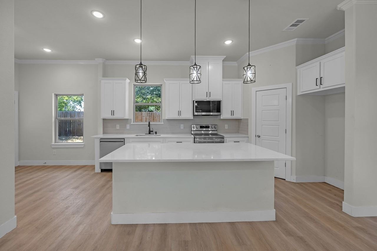 5511 Black Pine Cir - Photo 5 of 27