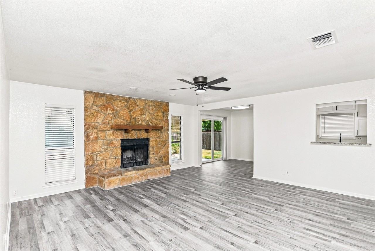 308 Hickorywood St - Photo 2 of 13