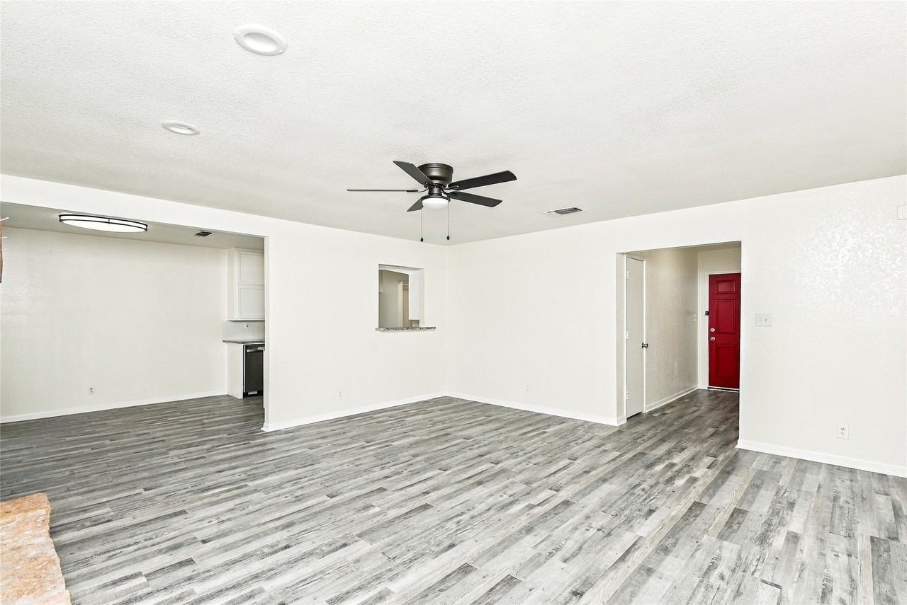 308 Hickorywood St - Photo 3 of 13