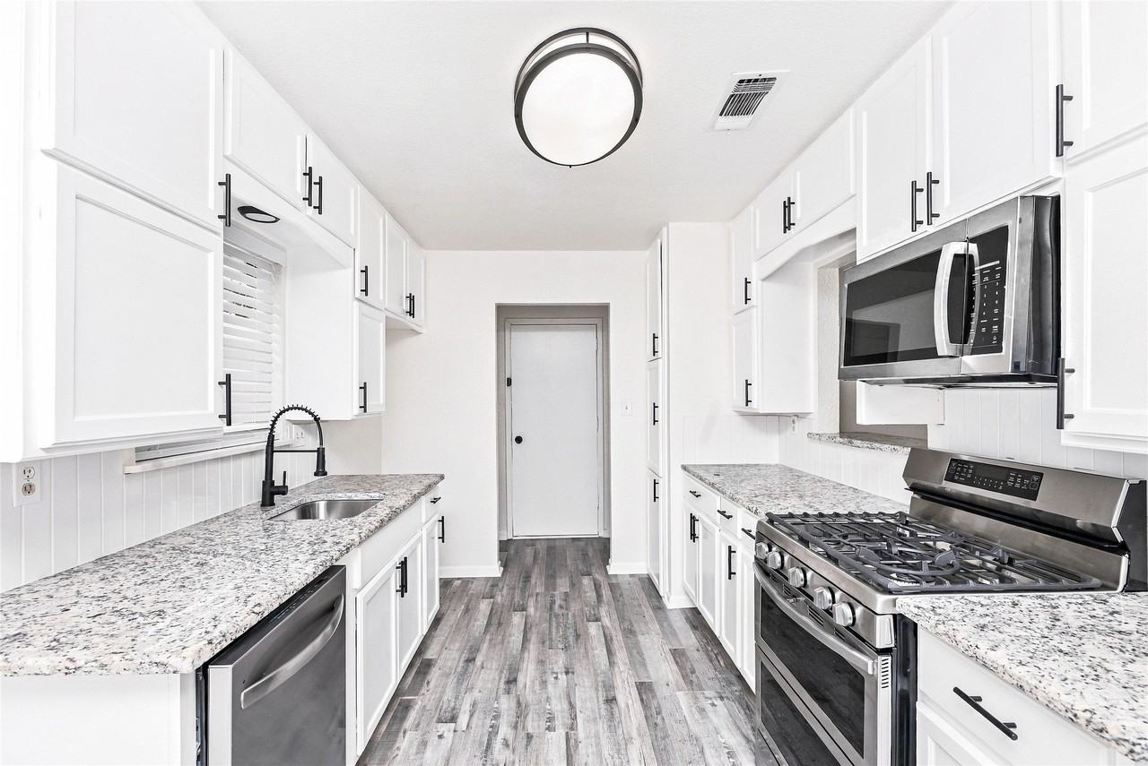 308 Hickorywood St - Photo 6 of 13