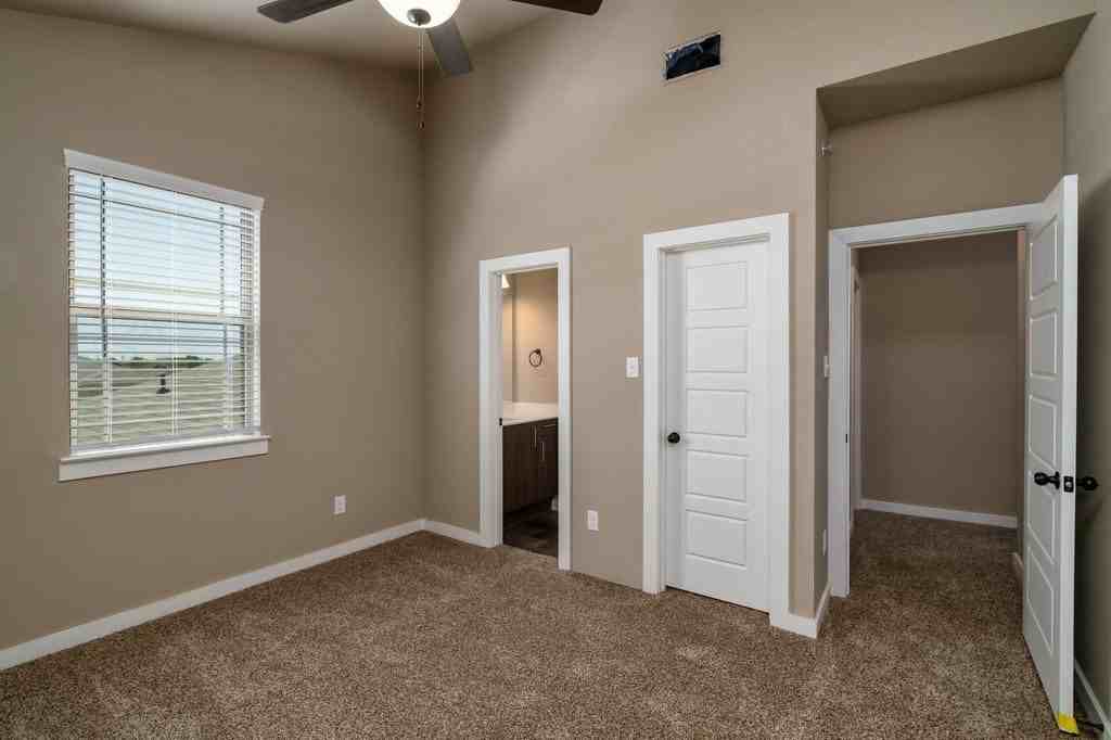 613 Wheatfield Dr - Photo 7 of 16