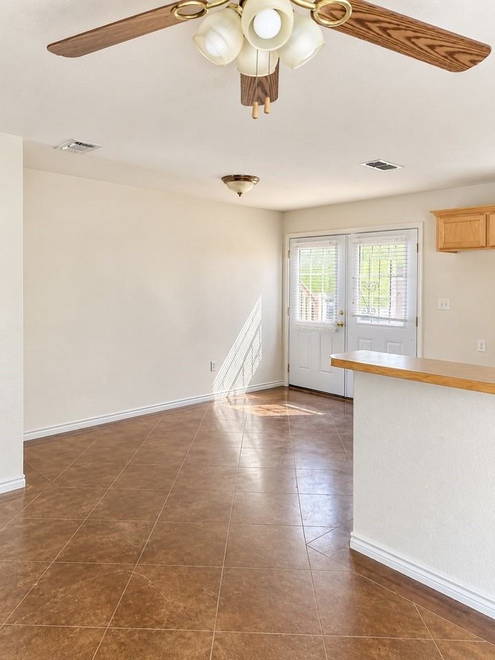 2415 Church St - Photo 4 of 31
