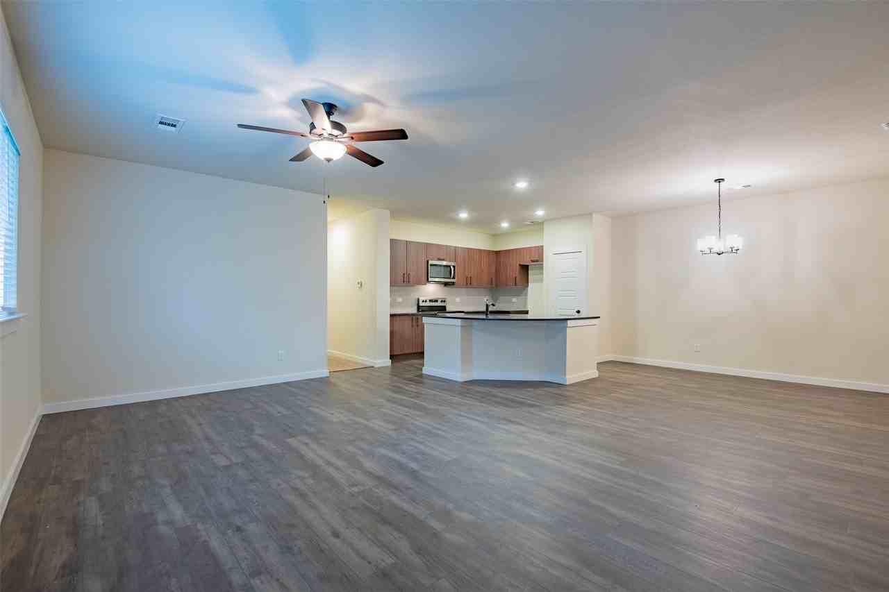 709 Blackland Dr - Photo 4 of 24