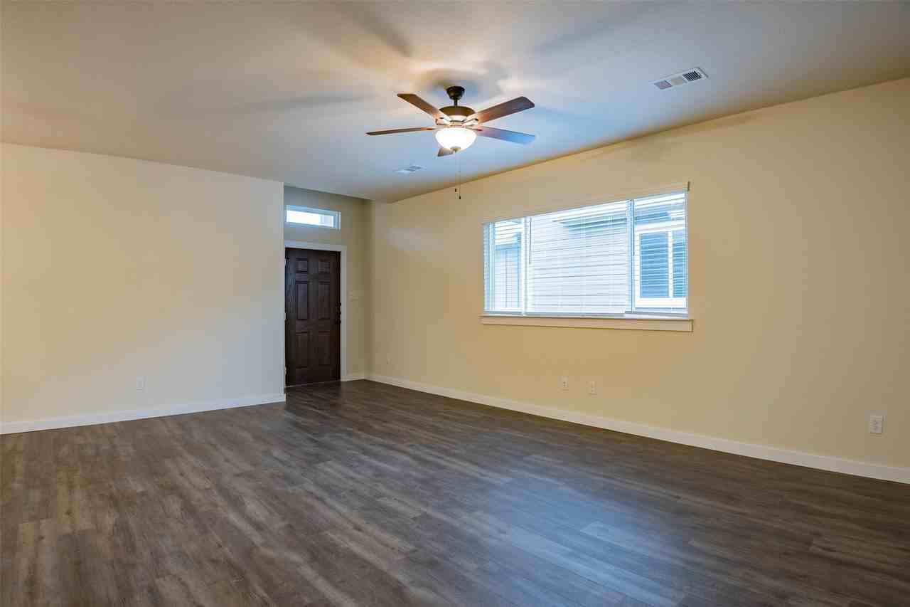 709 Blackland Dr - Photo 6 of 24