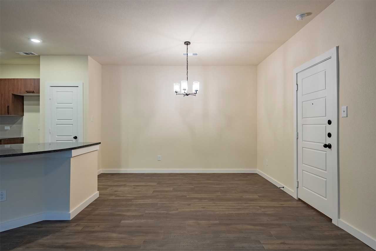 709 Blackland Dr - Photo 7 of 24