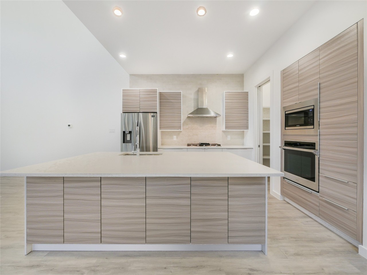 2326 Vagas St - Photo 2 of 15