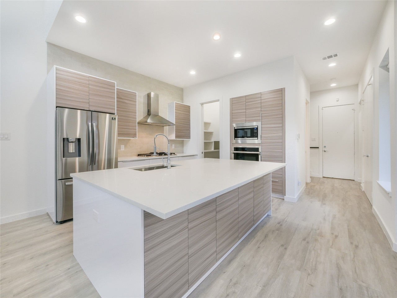 2326 Vagas St - Photo 3 of 15