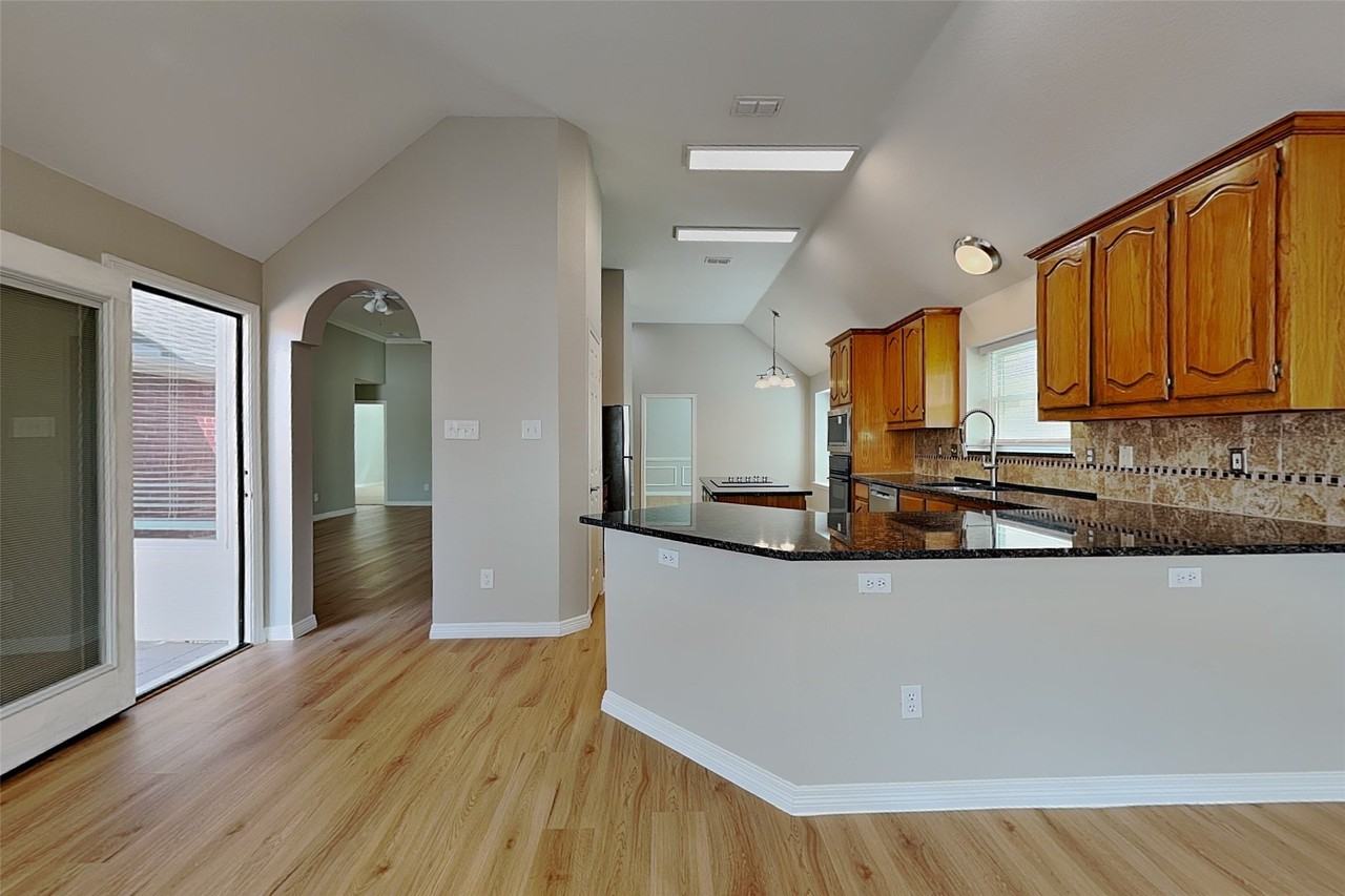1527 Jeanette Way - Photo 4 of 24