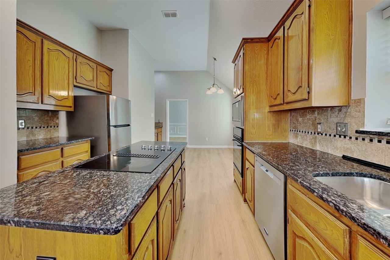 1527 Jeanette Way - Photo 6 of 24