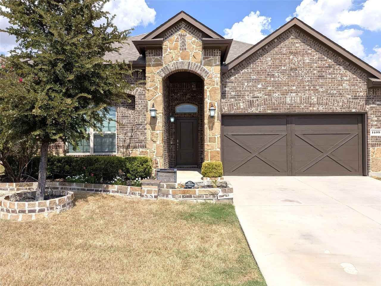 1409 Summit View Ln - Photo 2 of 39