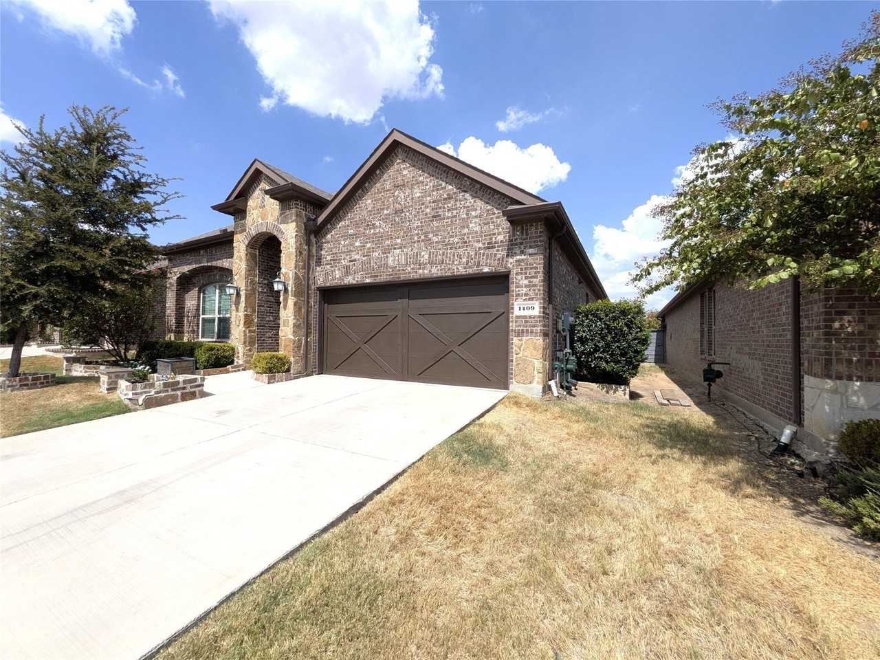 1409 Summit View Ln - Photo 3 of 39