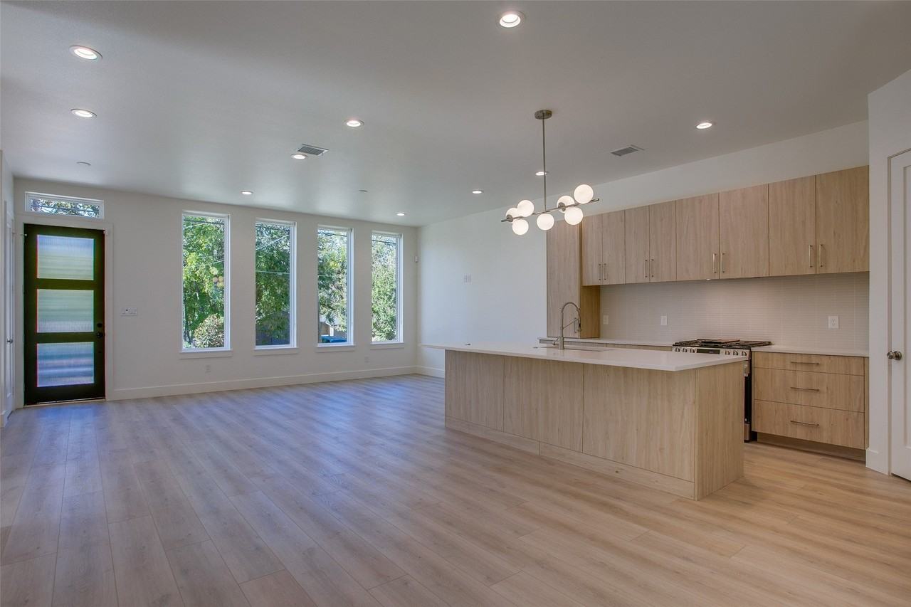 424 N Denver St - Photo 4 of 14