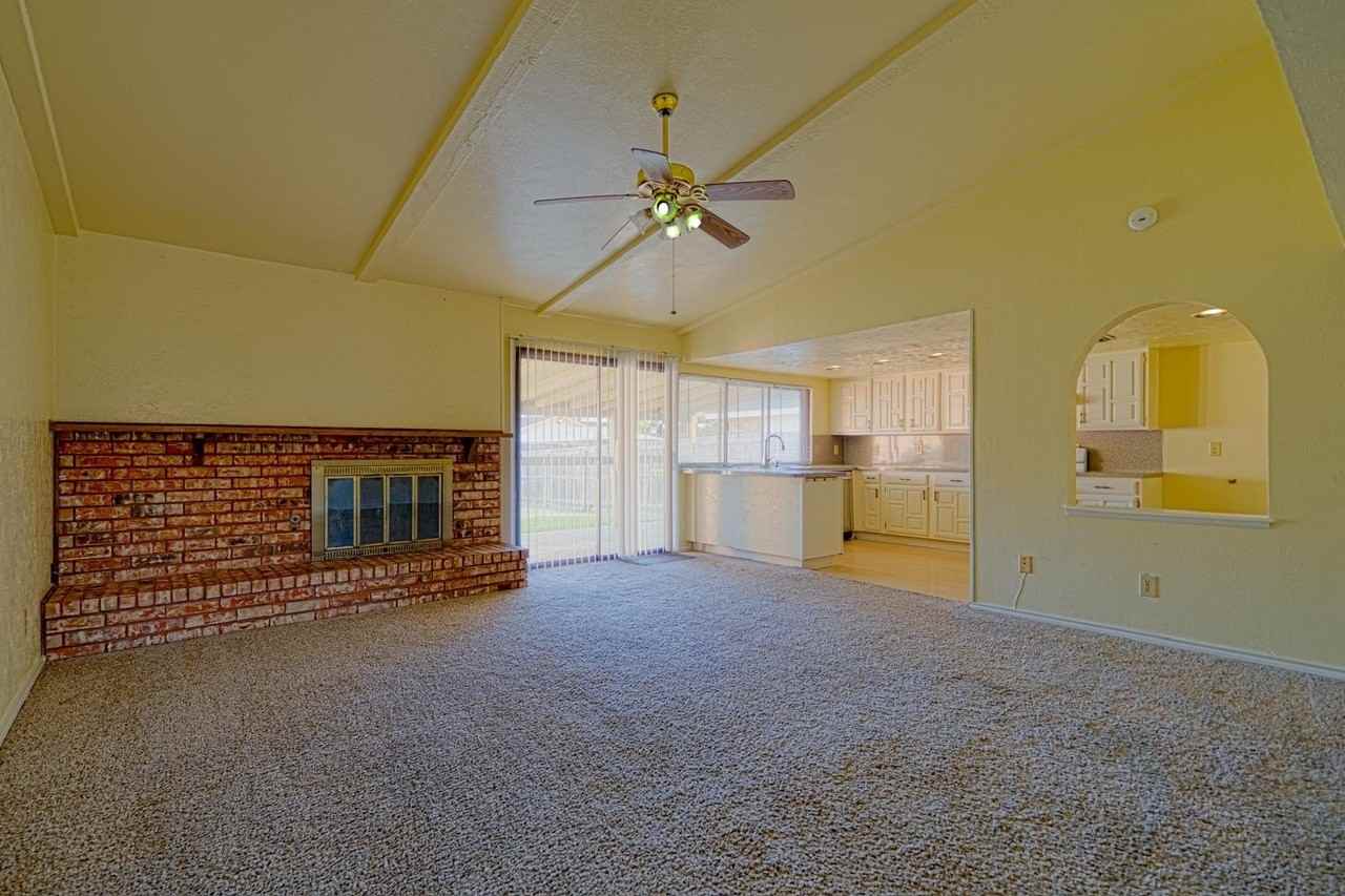 6218 Fallbrook Dr - Photo 3 of 32