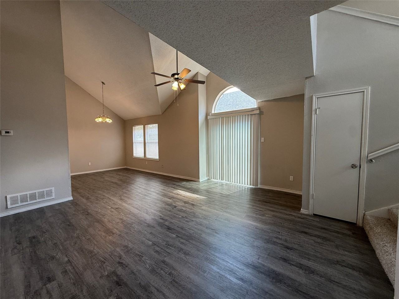 4307 Scarsdale Ln - Photo 3 of 25