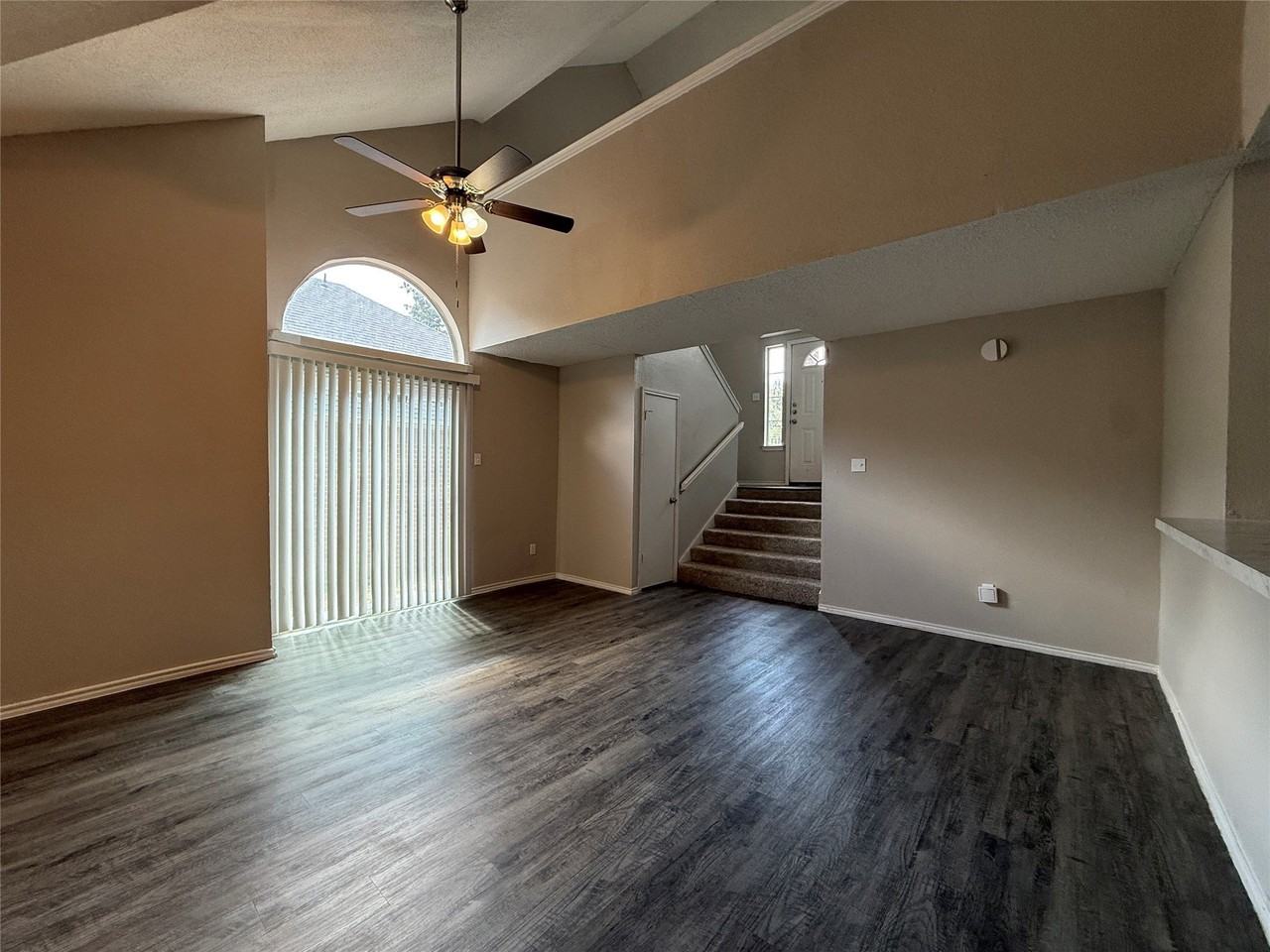 4307 Scarsdale Ln - Photo 5 of 25