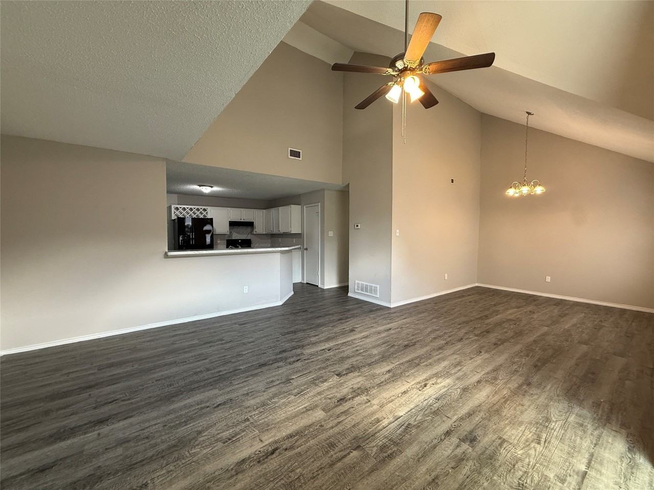 4307 Scarsdale Ln - Photo 7 of 25