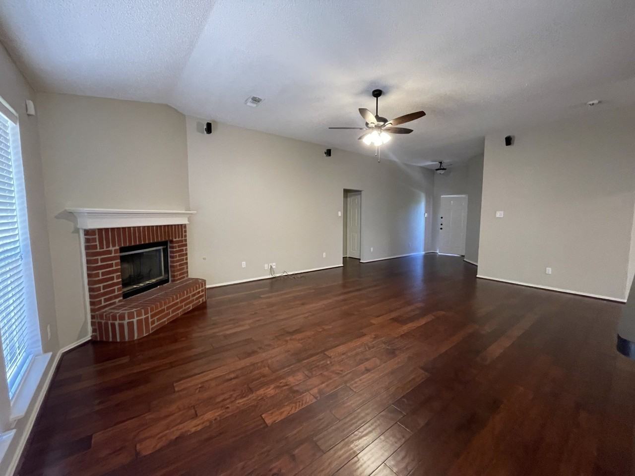 1405 High Crest Dr - Photo 3 of 14