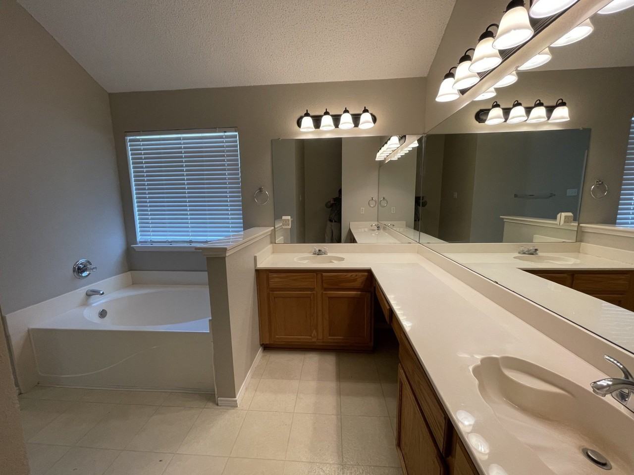 1405 High Crest Dr - Photo 7 of 14