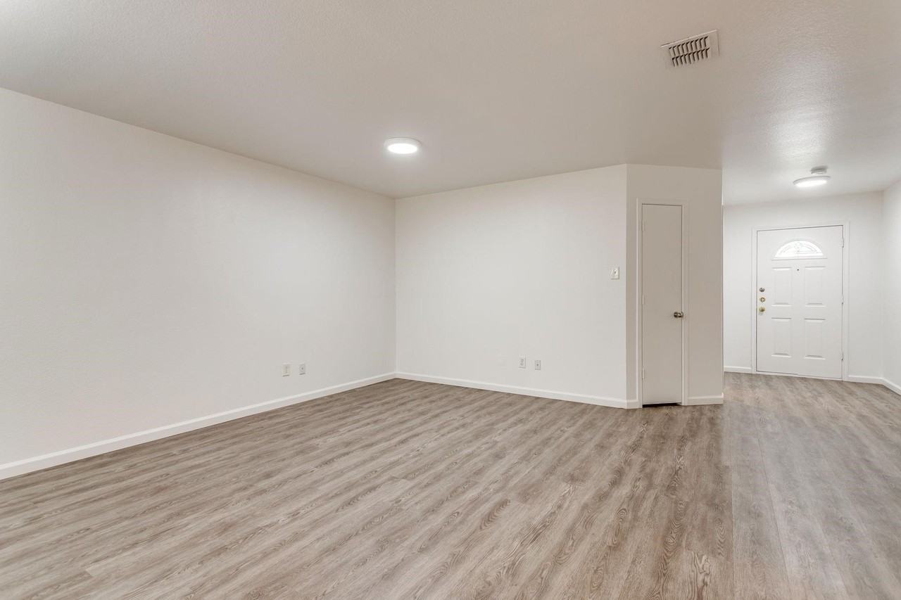1616 Diamond Lake Trl - Photo 7 of 35