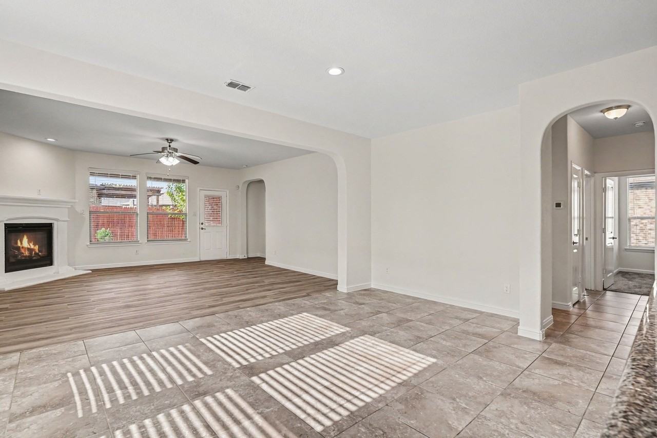729 Rebecca Ln - Photo 4 of 29