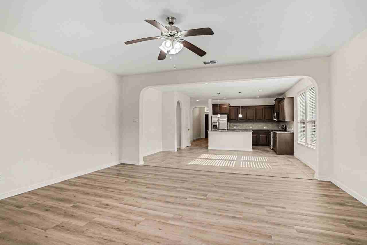 729 Rebecca Ln - Photo 5 of 29