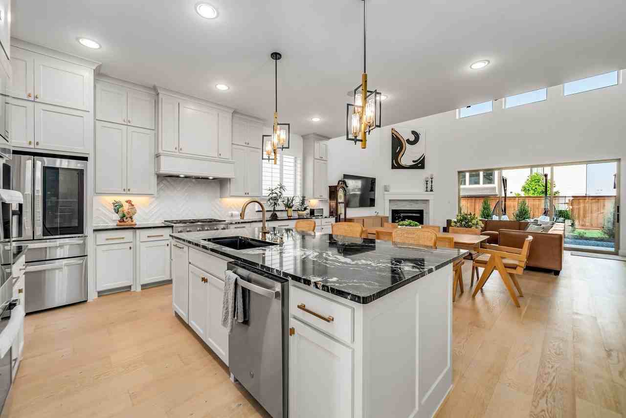 13826 Malinda Dr - Photo 3 of 40
